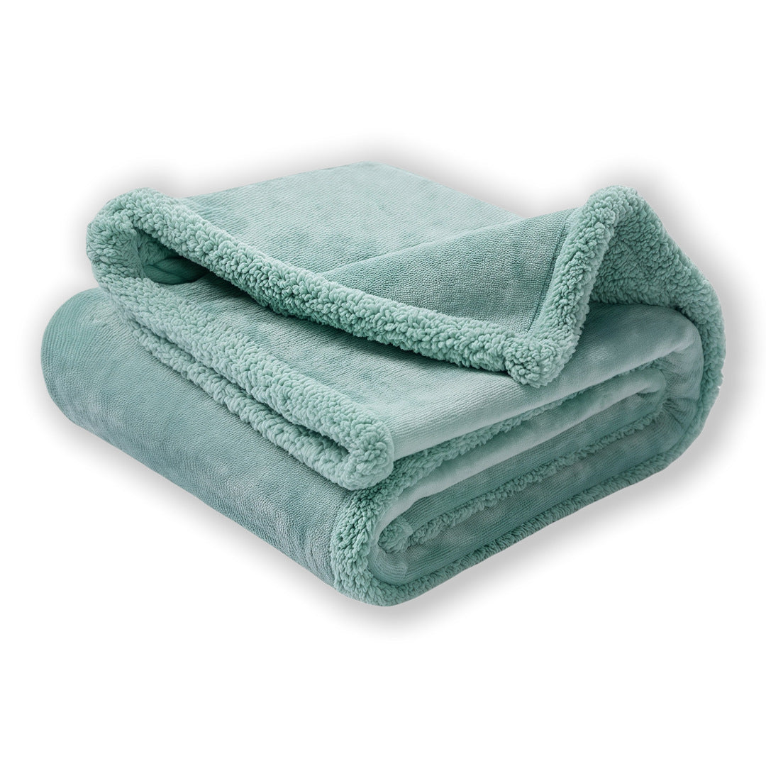 Waterproof Sherpa Fleece Pet Blanket – Soft Plush Throw Pad for Dogs & Cats