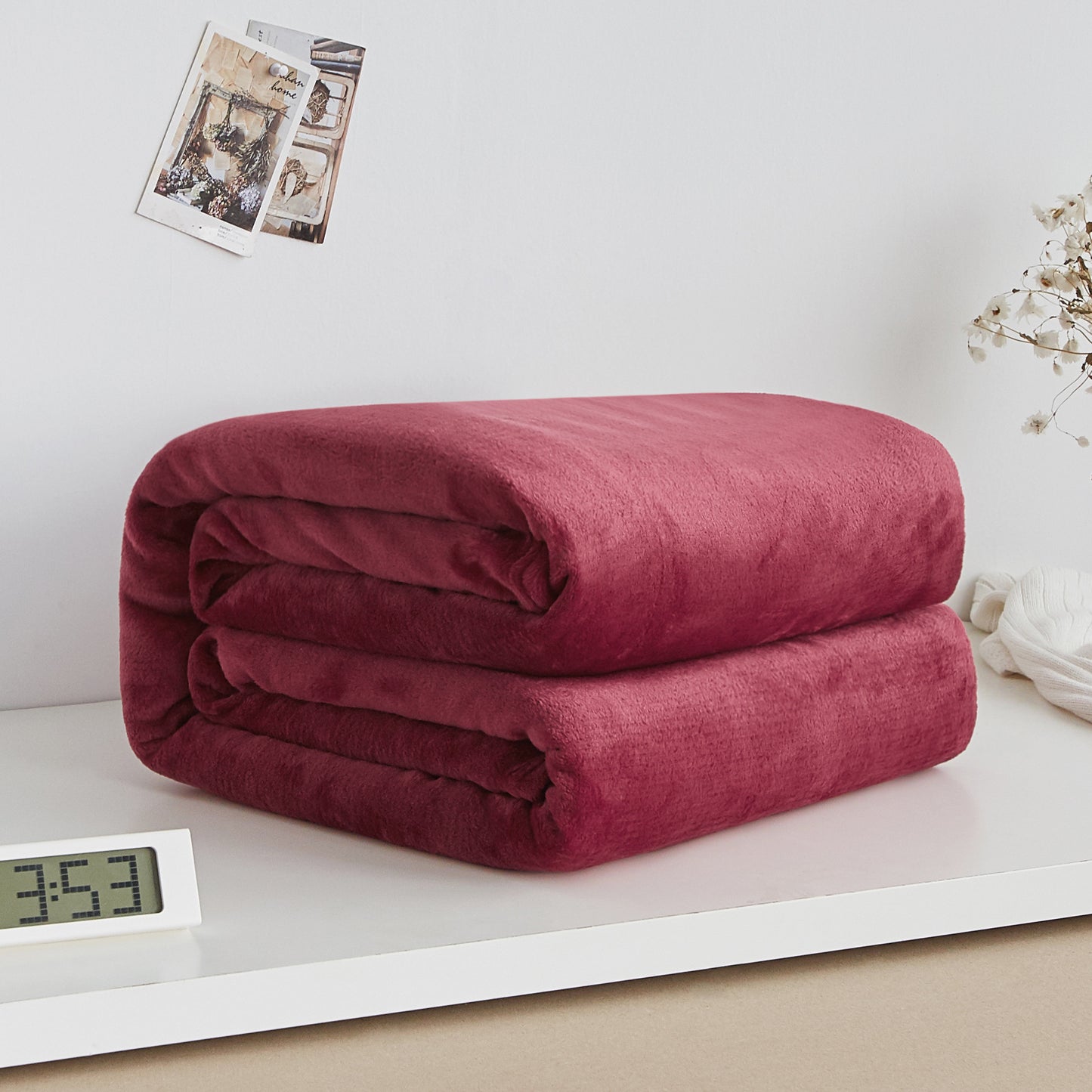 Cozy Solid Color Fleece Blanket – Soft Coral Flannel Throw for All Seasons