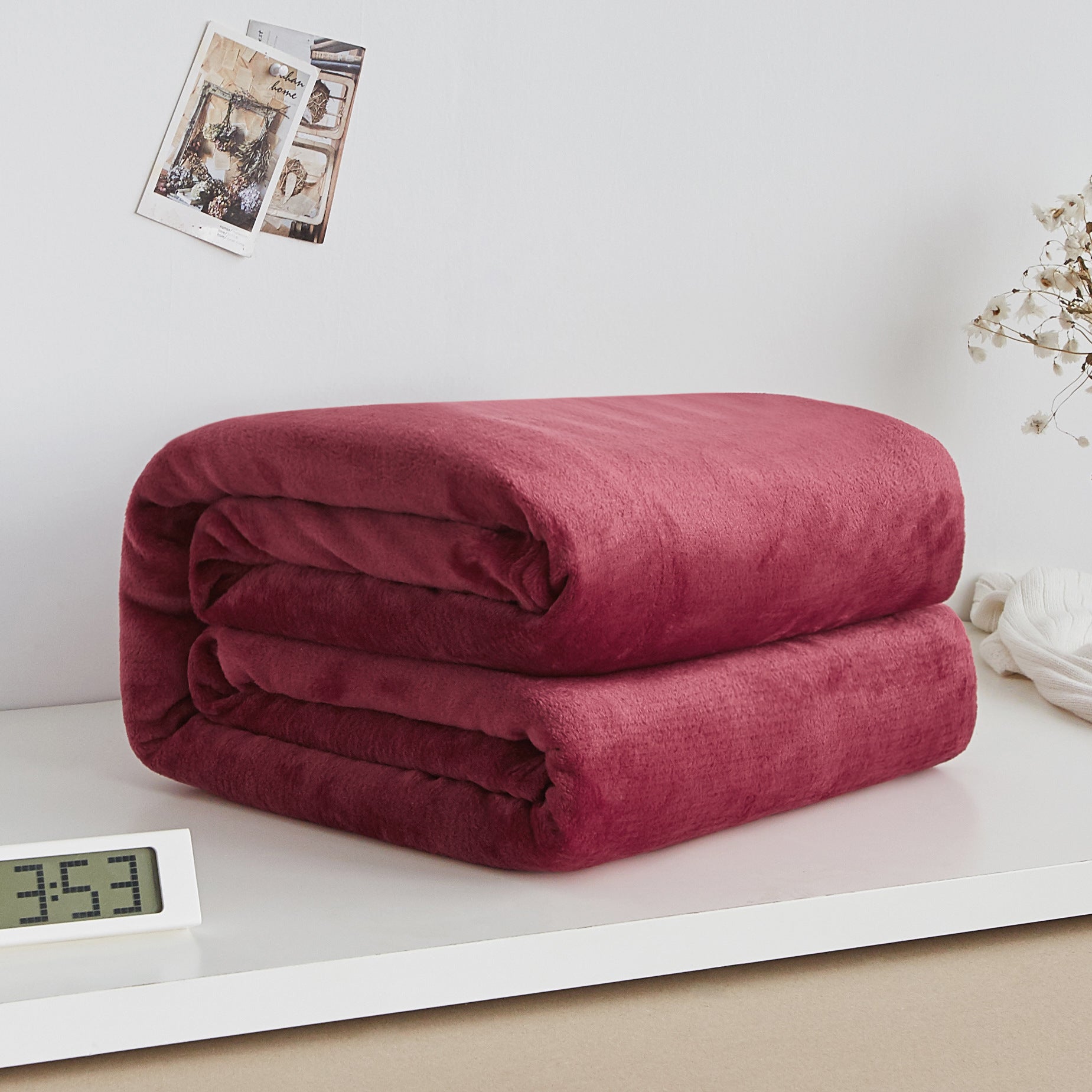 Cozy Solid Color Fleece Blanket – Soft Coral Flannel Throw for All Seasons
