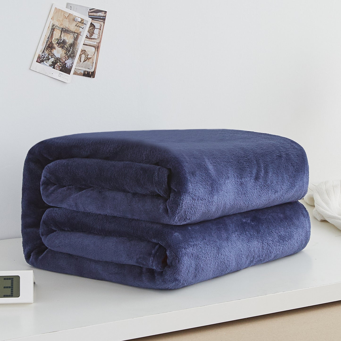 Cozy Solid Color Fleece Blanket – Soft Coral Flannel Throw for All Seasons