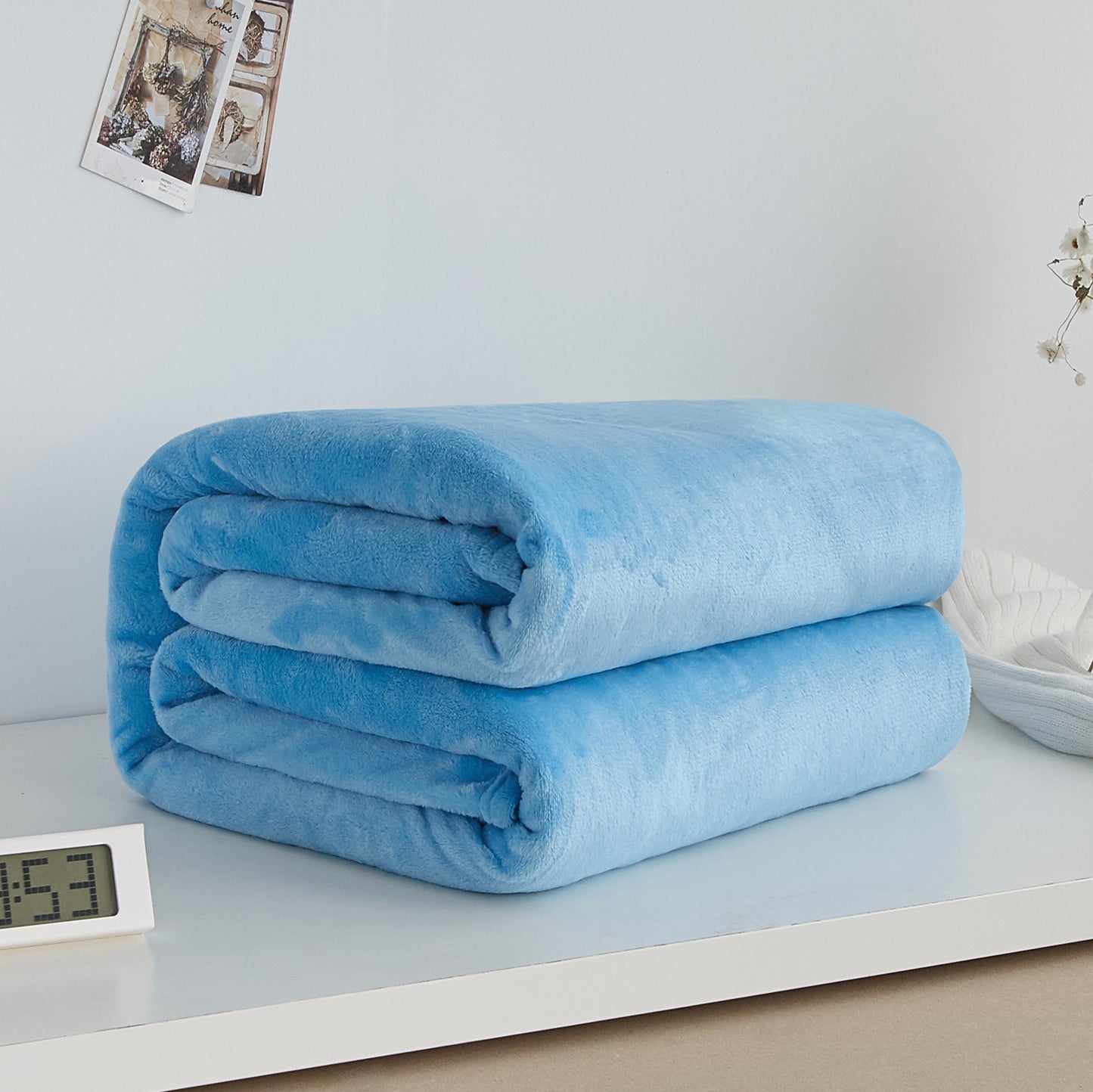 Cozy Solid Color Fleece Blanket – Soft Coral Flannel Throw for All Seasons