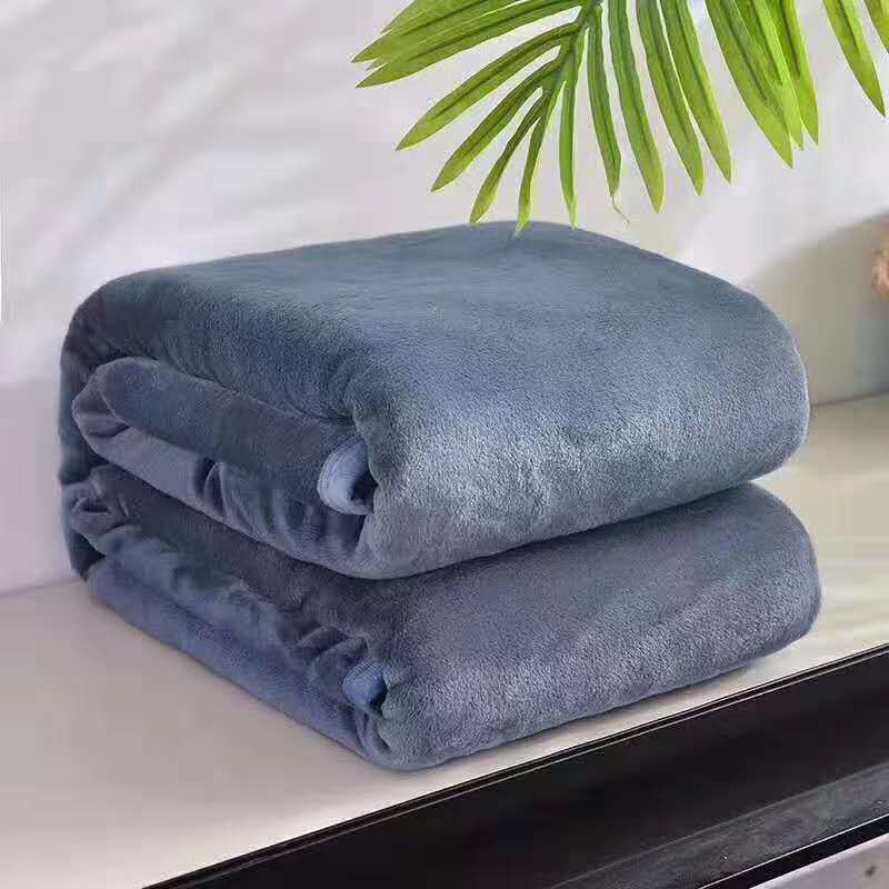 Cozy Solid Color Fleece Blanket – Soft Coral Flannel Throw for All Seasons