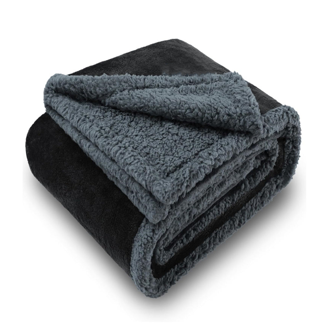Waterproof Sherpa Fleece Pet Blanket – Soft Plush Throw Pad for Dogs & Cats