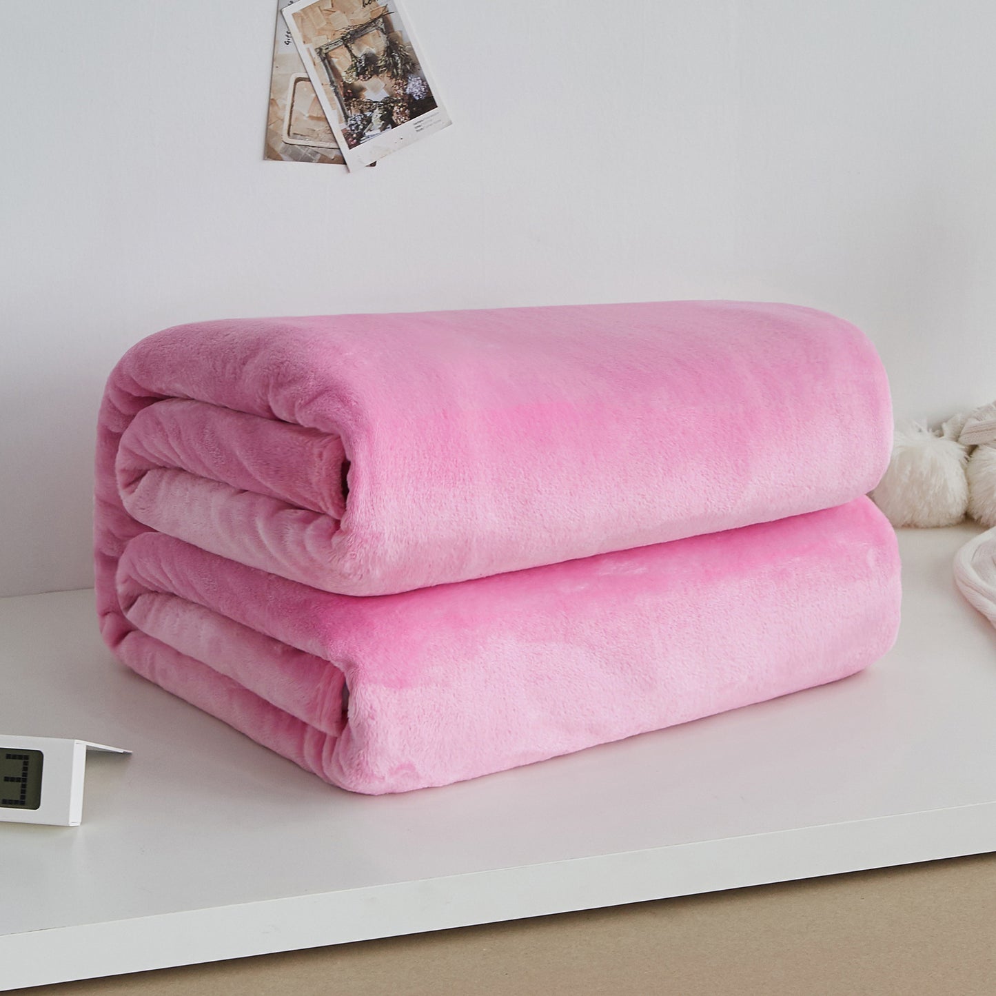 Cozy Solid Color Fleece Blanket – Soft Coral Flannel Throw for All Seasons