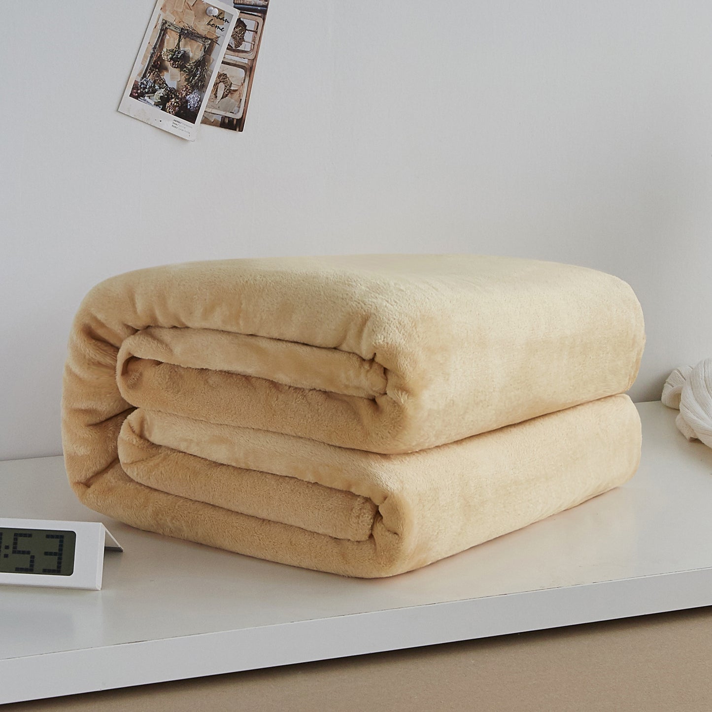 Cozy Solid Color Fleece Blanket – Soft Coral Flannel Throw for All Seasons