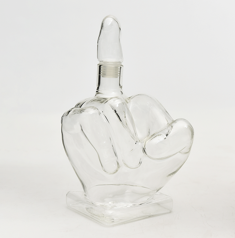 Middle Finger Whiskey Decanter – 1000ml Novelty Glass Decanter | Funny Gag Gift for Whiskey & Wine Lovers